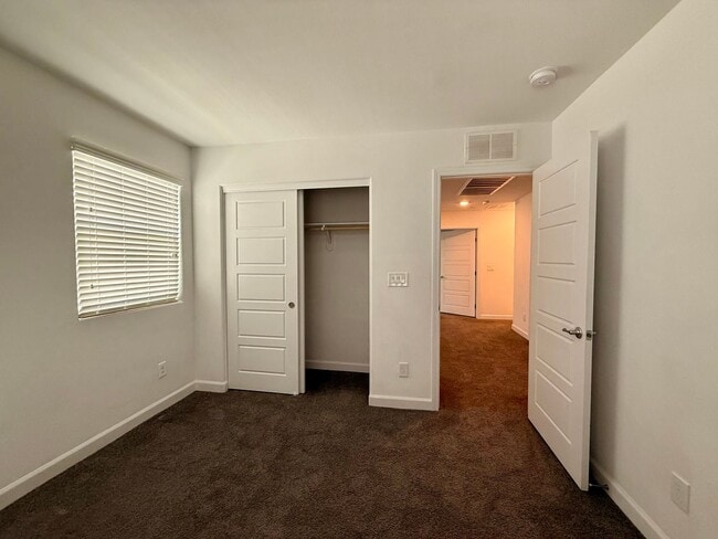 Building Photo - 3 BED 2.5 BATH 2 CAR GARAGE TOWNHOUSE w/ LOFT in CADENCE FOR RENT!