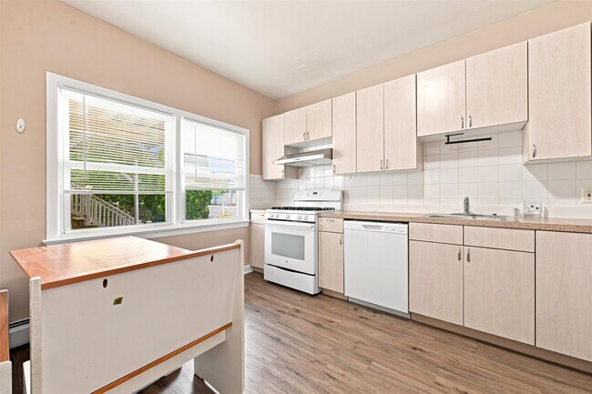 Building Photo - 164 W 31st St