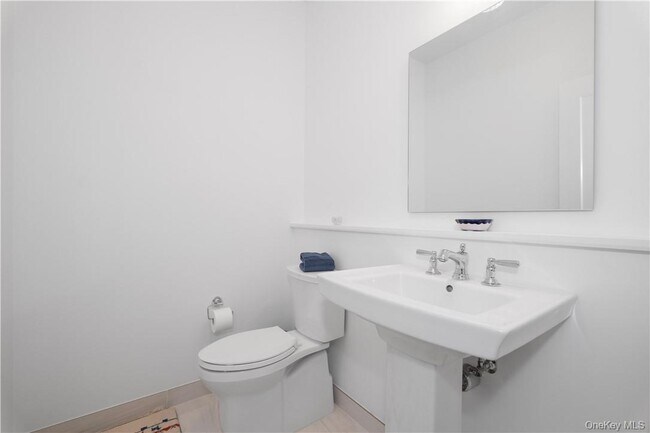 Building Photo - 3B Sterling Ave