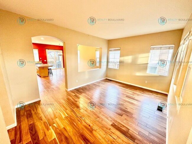 Building Photo - Half-Month Free Rent! Charming 3-Bedroom H...