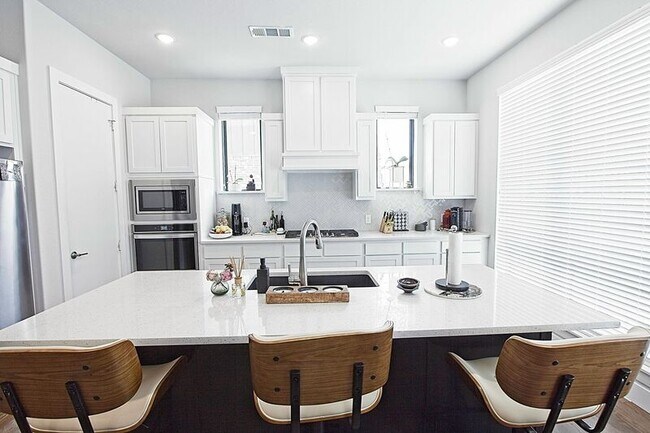 Building Photo - 1405 Bronson Ct