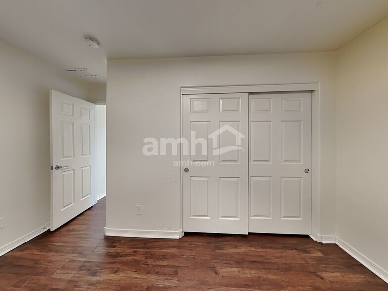 Building Photo - 4717 S Antonio