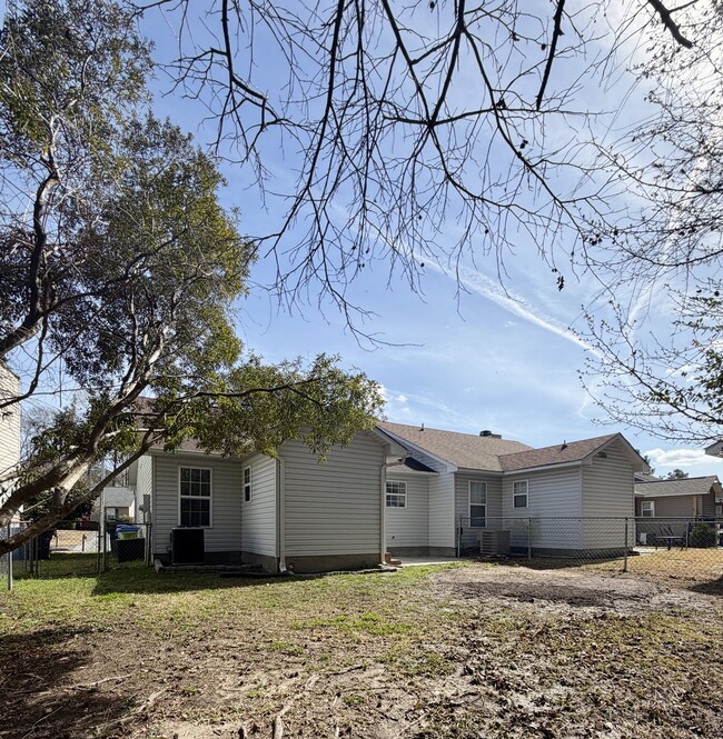 Building Photo - 159 Brenda Dr