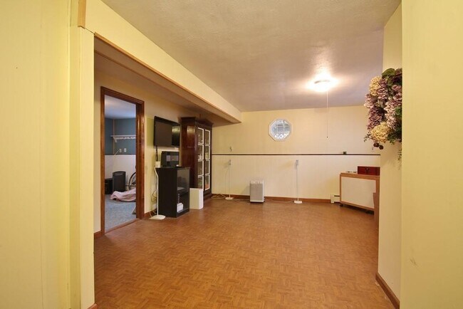 Building Photo - 1432 E Mombasha Rd