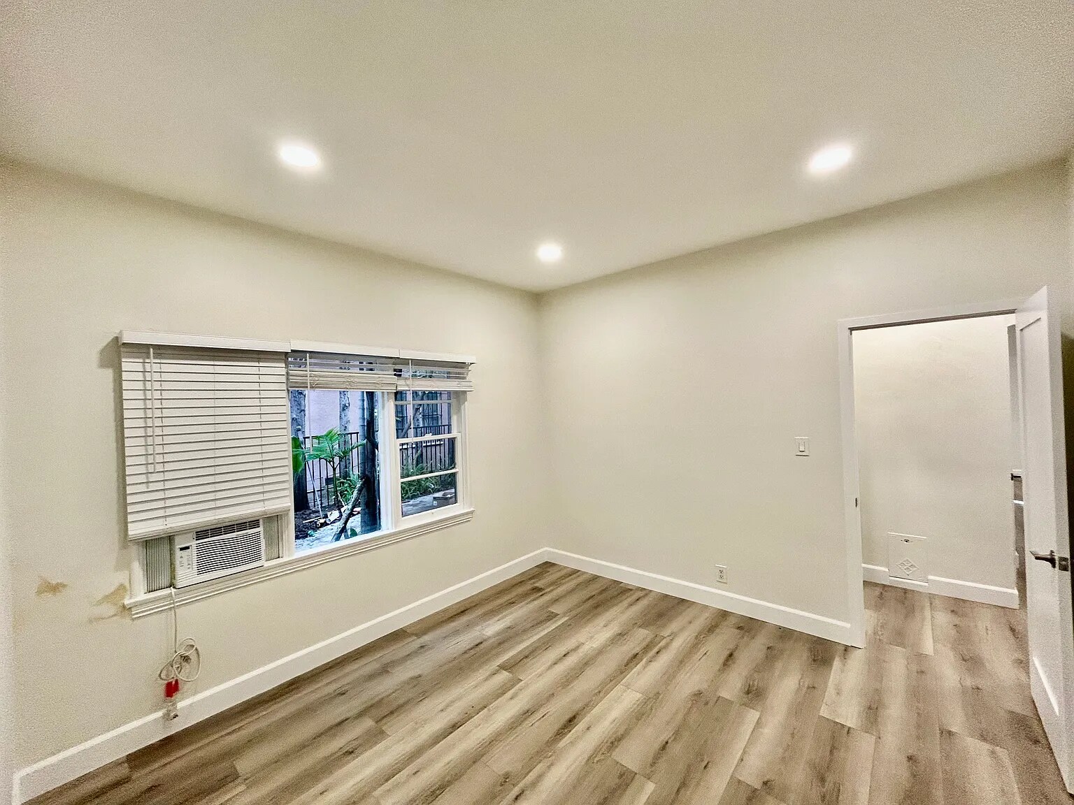 Building Photo - 148 S Maple Dr