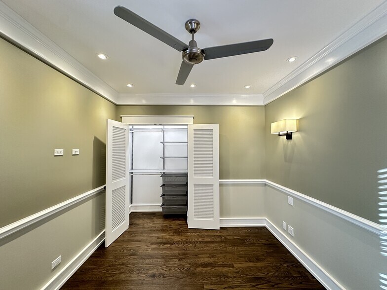 Building Photo - 1406 W Cornelia Ave