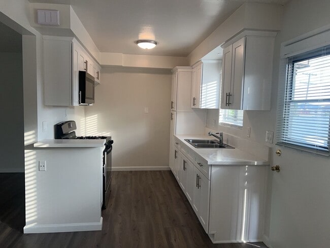 Building Photo - 122