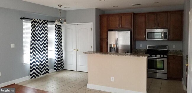 Building Photo - 13595 Station St