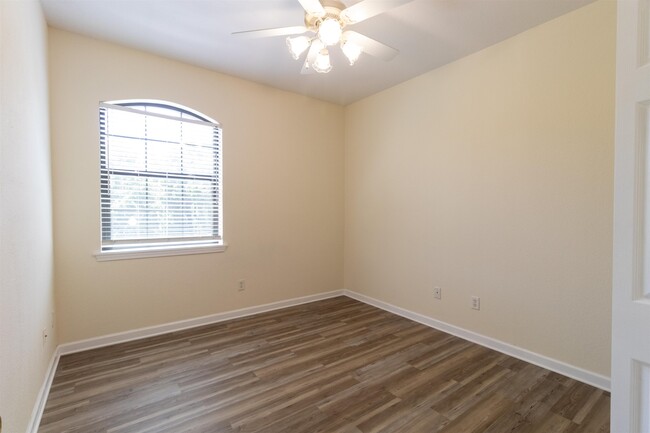 Building Photo - 2713 Vista Cove Rd