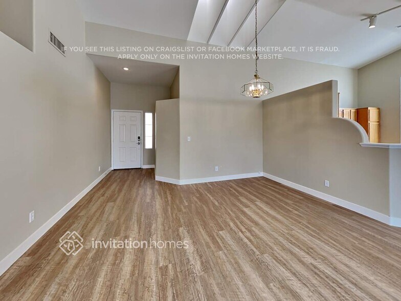 Building Photo - 1897 Longmeadow St