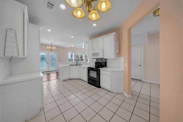 Building Photo - 908 Englewood Ln