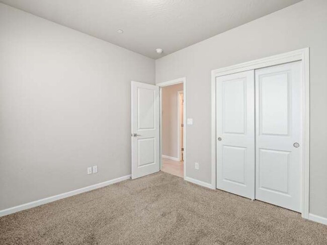 Building Photo - Summer Special $200 OFF!!! 1st Month!!!