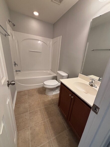 Building Photo - 190 Olde Towne Way