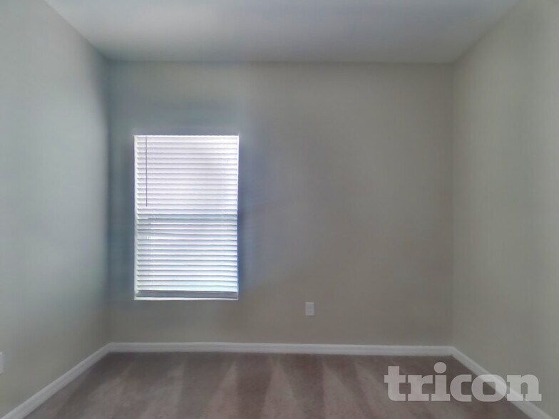 Building Photo - 12930 Oak Hill Way