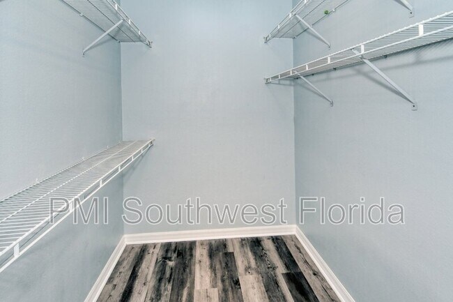 Building Photo - 607 Oak River Ct