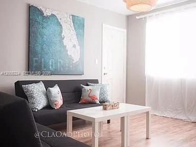 Building Photo - 375 SW 19th Ave