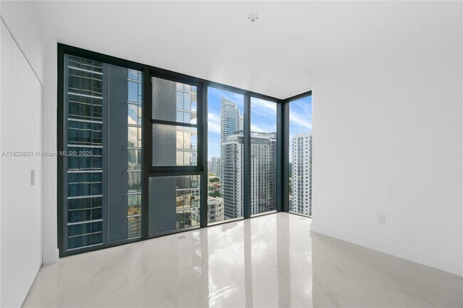 Building Photo - 700 NE 24th St