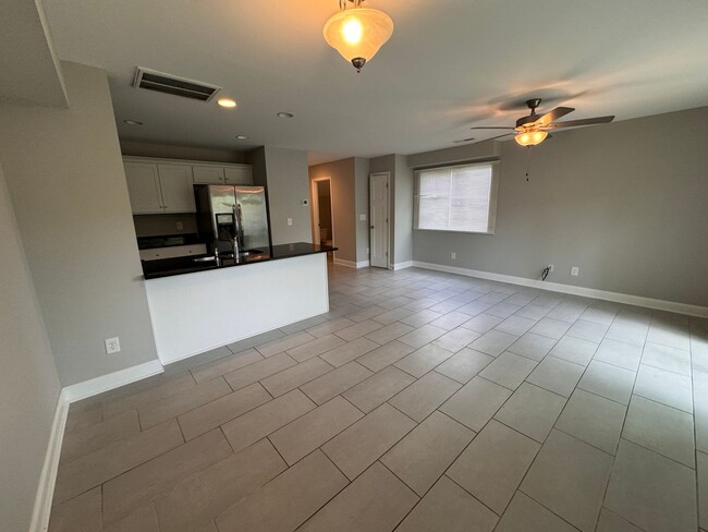 Building Photo - Half off First Full Month's Rent: 3 Bedroom, 2.5 bath townhome in the heart of Columbia!
