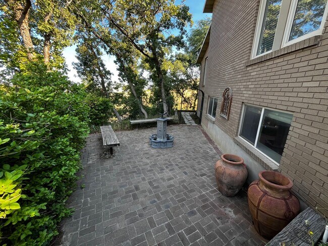 Building Photo - Beautiful 5 Bedroom/4 Bathroom in Bountiful