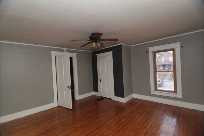 Building Photo - 4 bedroom home in the East Village of Dave...