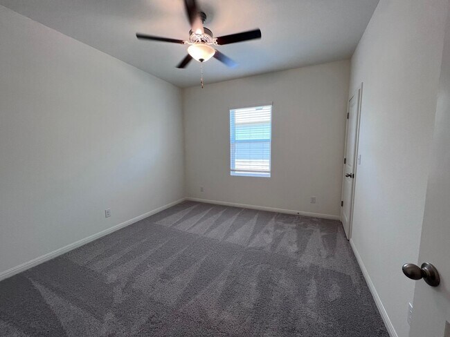 Building Photo - 130 Rubrum Rd