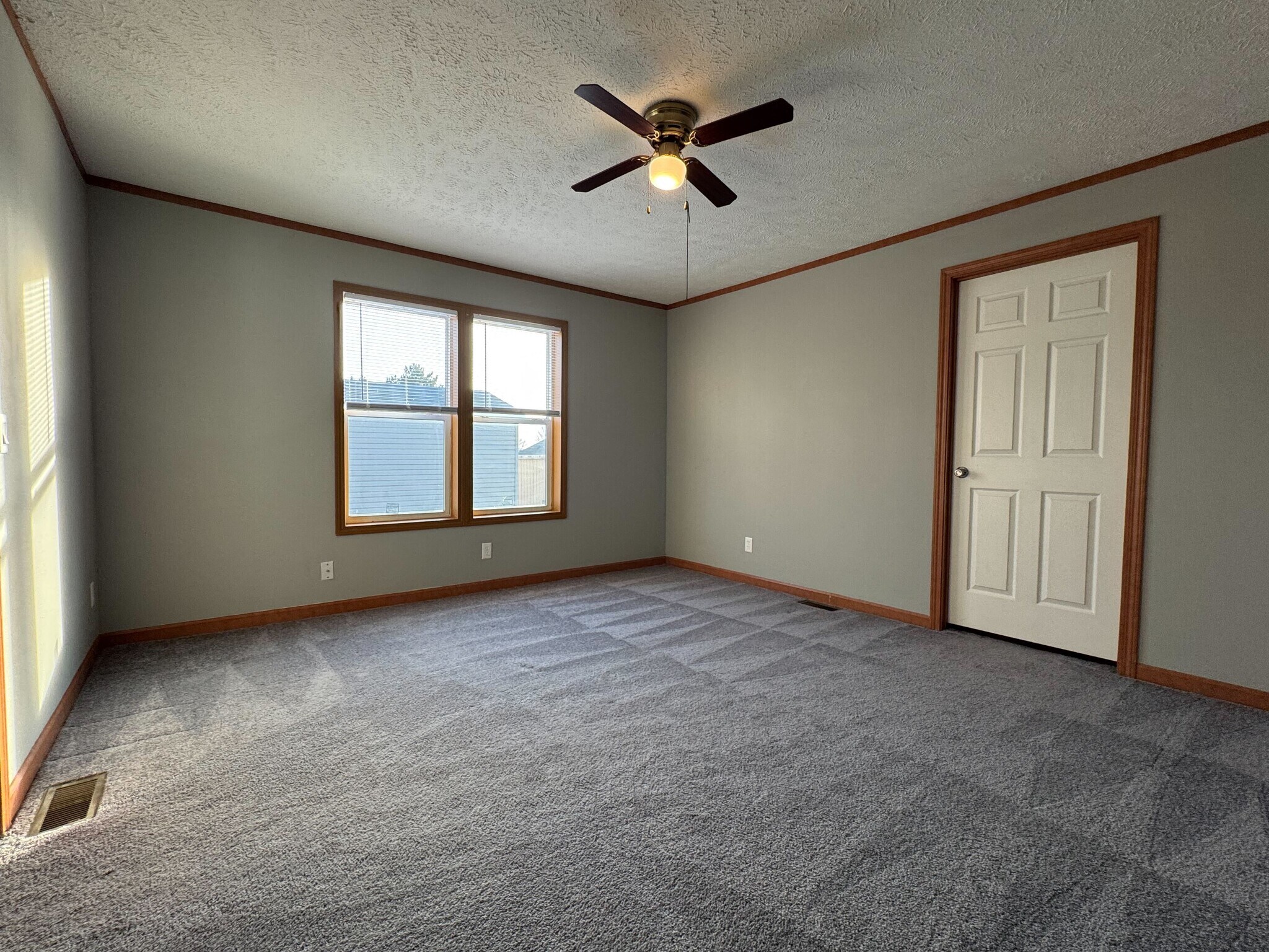 Building Photo - 2021 Lark Ln NW