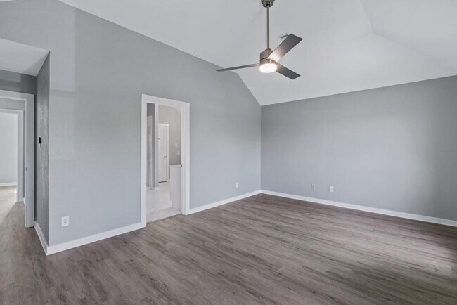 Building Photo - 700 Creekmont Dr