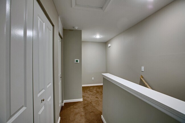 Building Photo - 2202 Cedarbrook Ct