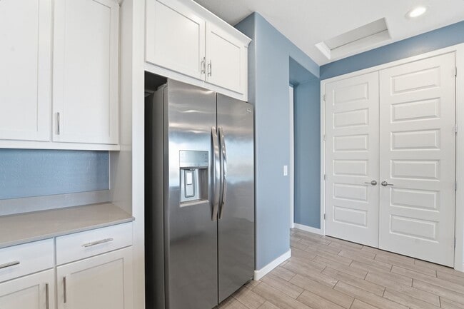 Building Photo - ** Like new Luxurious Modern townhome with 2 Master Suits in Warner Meadows**