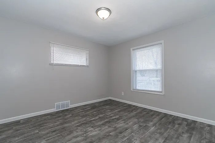 Building Photo - 1126 Lakeview Ave