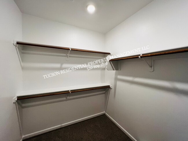 Building Photo - 13142 E Cembeline Ln