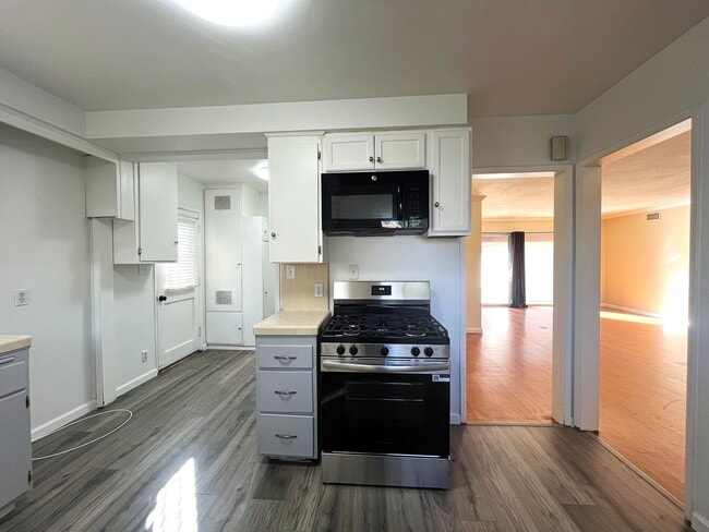 Building Photo - GREAT NEIGHBORHOOD ON A QUIET CUL-DE-SAC 4+2 LARGE BACKYARD