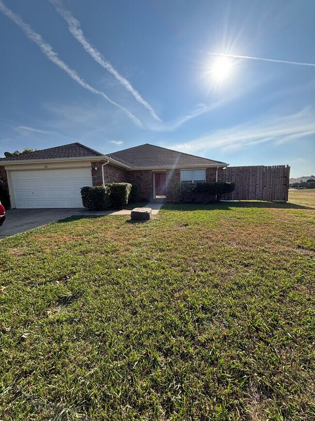 Building Photo - 813 Sage Cir