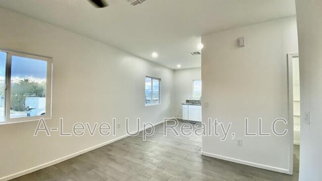 Building Photo - 1310 S San Jacinto Dr