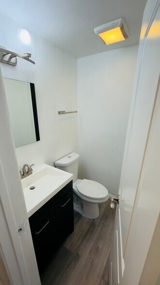 Building Photo - 18550 Hatteras St