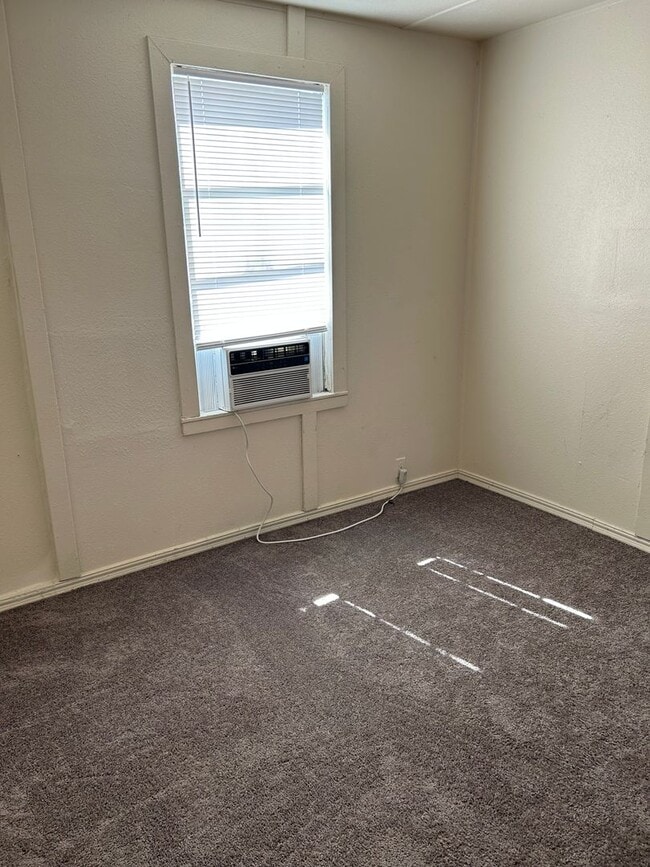 Building Photo - 2 bedroom 1 bath Charming  Mobile Home Mar...