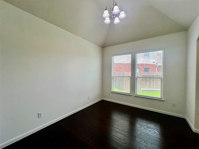 Building Photo - 25307 Holton Ridge Dr