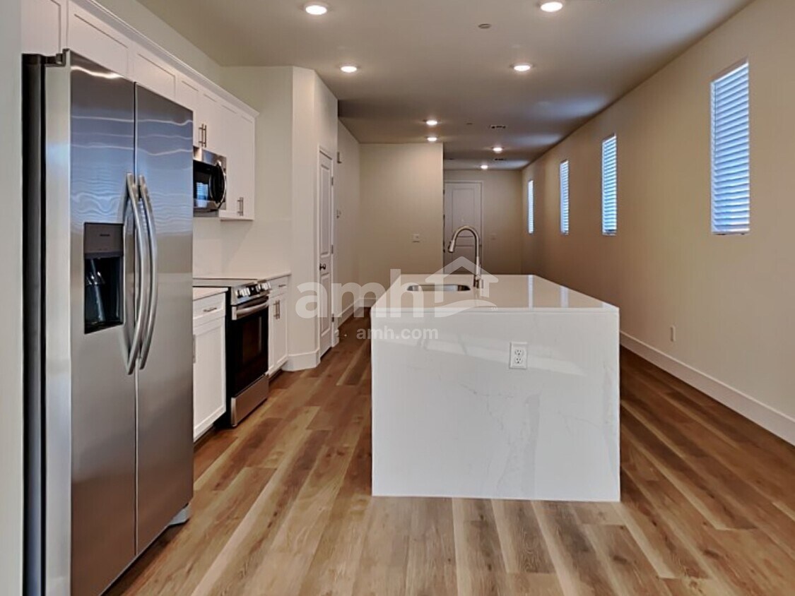 Building Photo - 854 English Primrose St