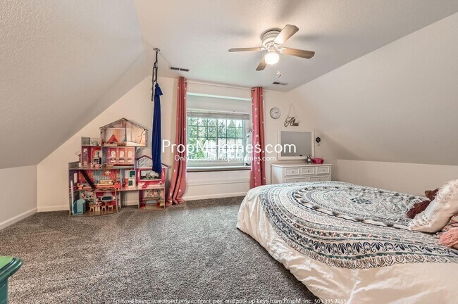 Building Photo - Charming Four Bedroom Home in Rockcreek!