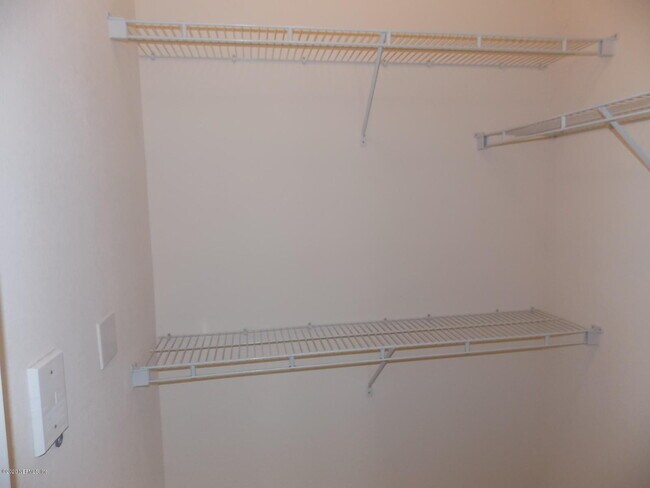 Building Photo - 1001 Monument Rd