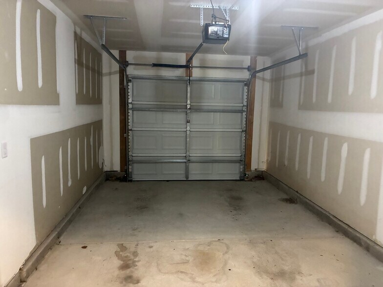 Building Photo - Room in Townhome on Trevino Dr