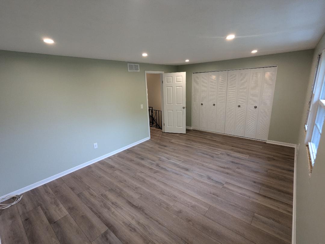Master Bedroom - 9 Willowick Dr