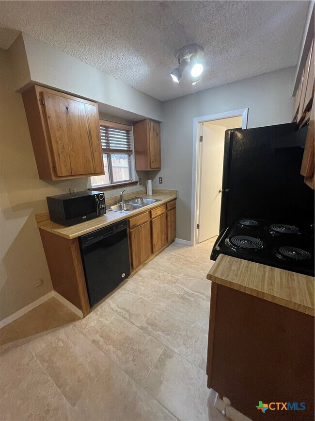 Building Photo - 1609 Colleen Dr