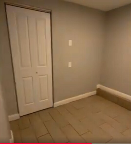 Building Photo - 6612 S Rhodes Ave