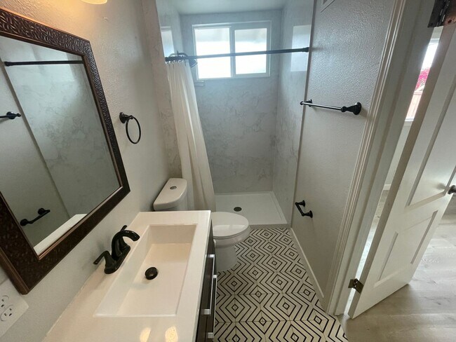 Building Photo - $3690 -- Charming, Centrally Located Singl...