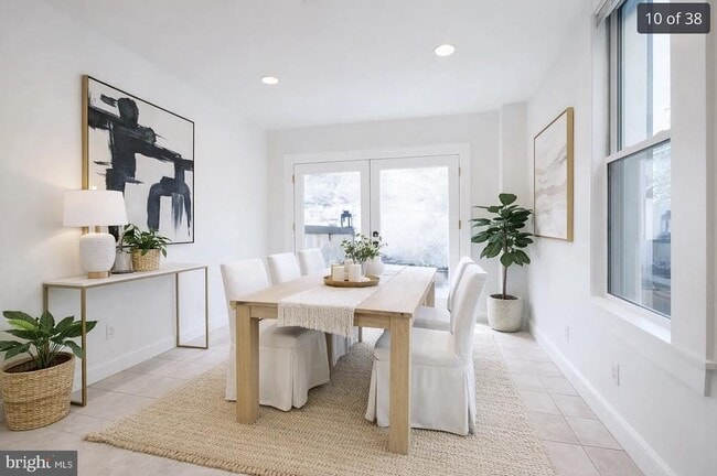 Building Photo - 1026 Riverside Ave