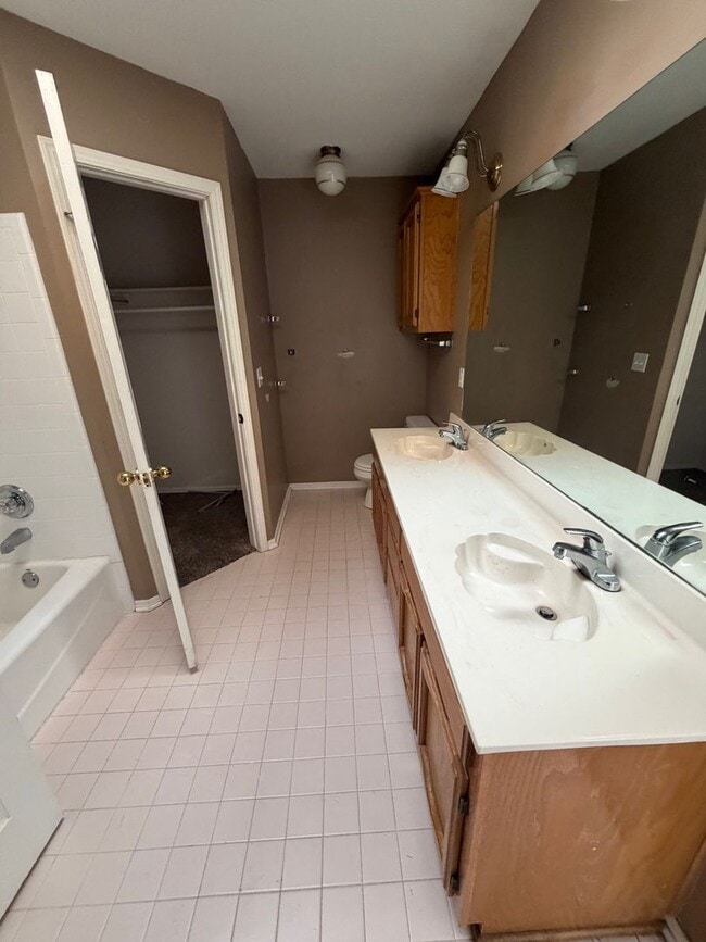 Building Photo - This charming single story 3 bedroom, 2 bath home with the convenience and an unbeatable location.