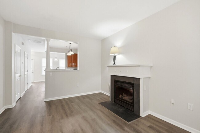 Building Photo - Uptown Charlotte Townhome with Dual Primary Suites