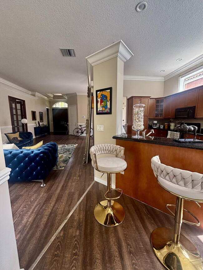 Building Photo - 2333 Waburton Terrace