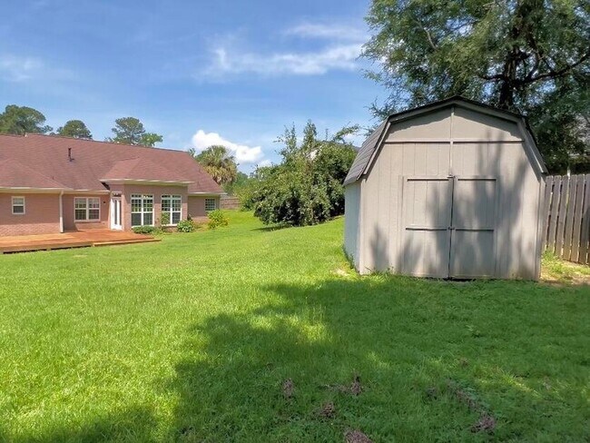 Building Photo - 304 Farmington Dr